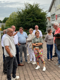 Im Gespräch über die Herausforderungen, vor denen der Malteserhilfsdienst in Mellrichstadt steht. Von links: Egon Friedel, Oliver Zegula, René van Eckert, Sabine Dittmar, Martin Schäfer, Rita Rösch, Waltraud Kihn, Klaus Fries. Foto: Klaus Schemmerling